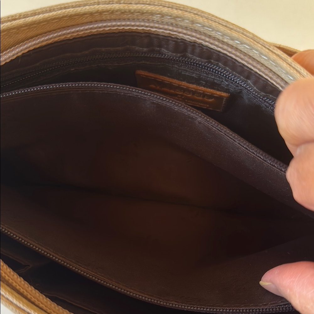 Bundle two Missco handbags for the price of one - Picture 8 of 16